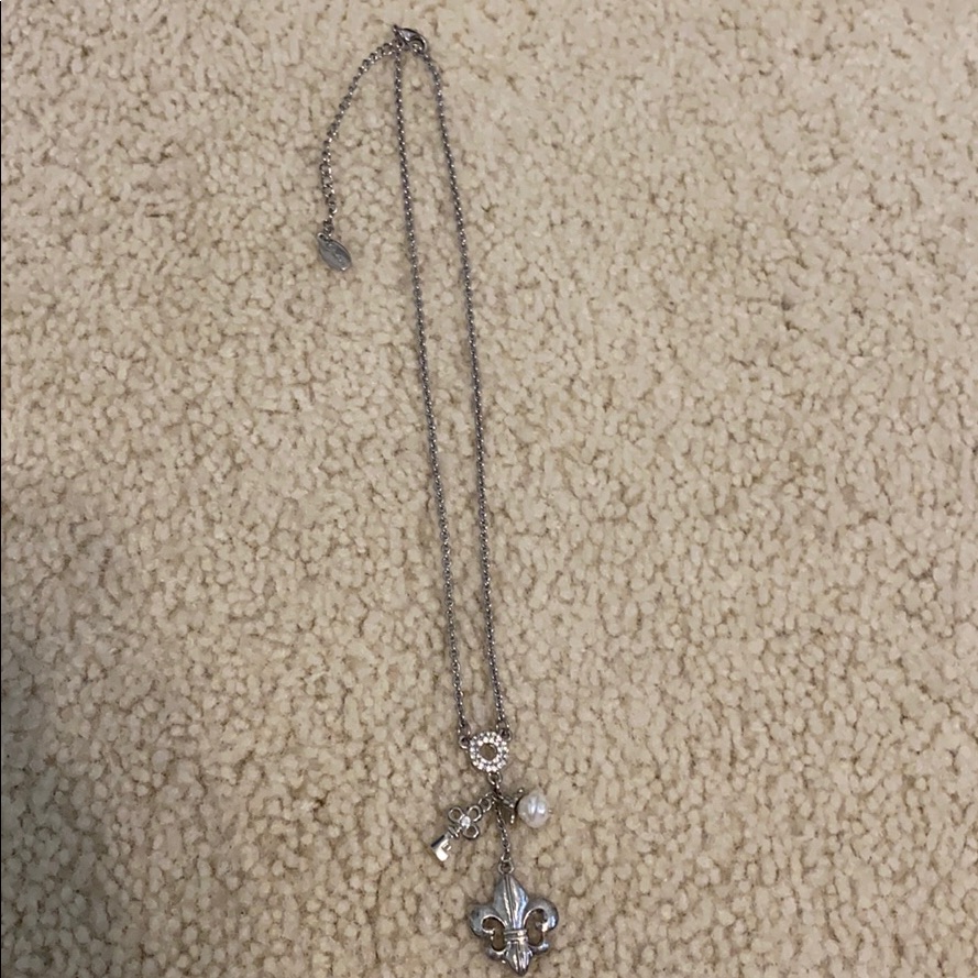 Guess Brand Fleur De Lis Necklace Guess Brand Fleur De Lis Necklace